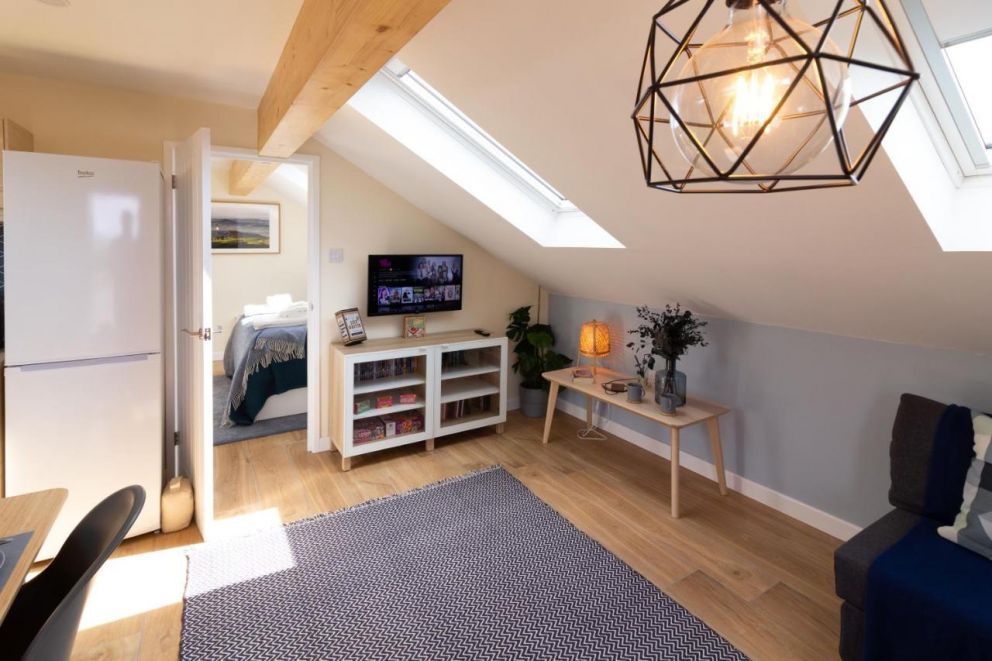 Scandi-luxe Studio, with wood fired hot tub. Adults only. Somerset