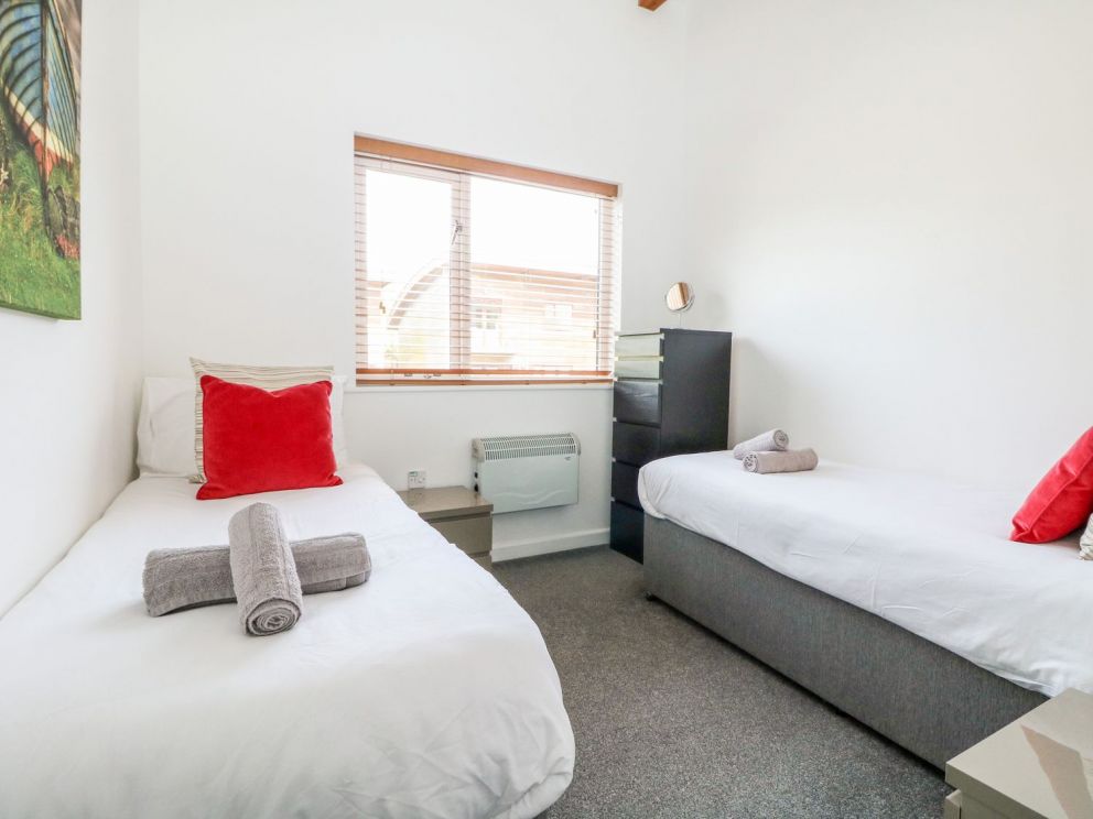 Sea Breeze 17 Gannel, Porthtowan - to rent near the beach