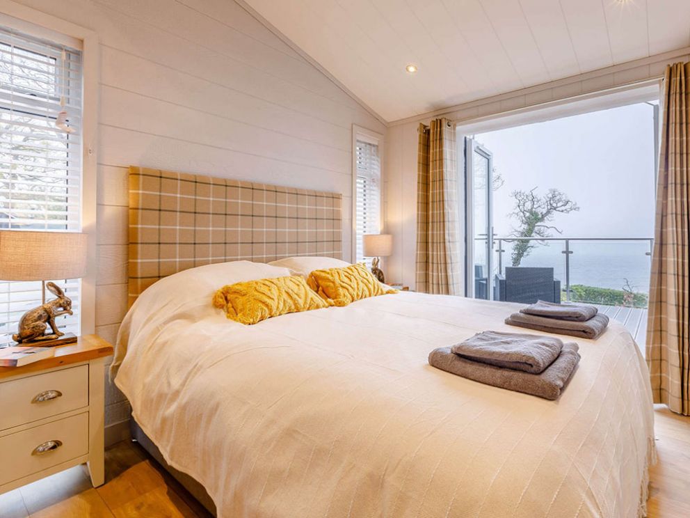 Pet friendly lodge by the sea in Somerset with views