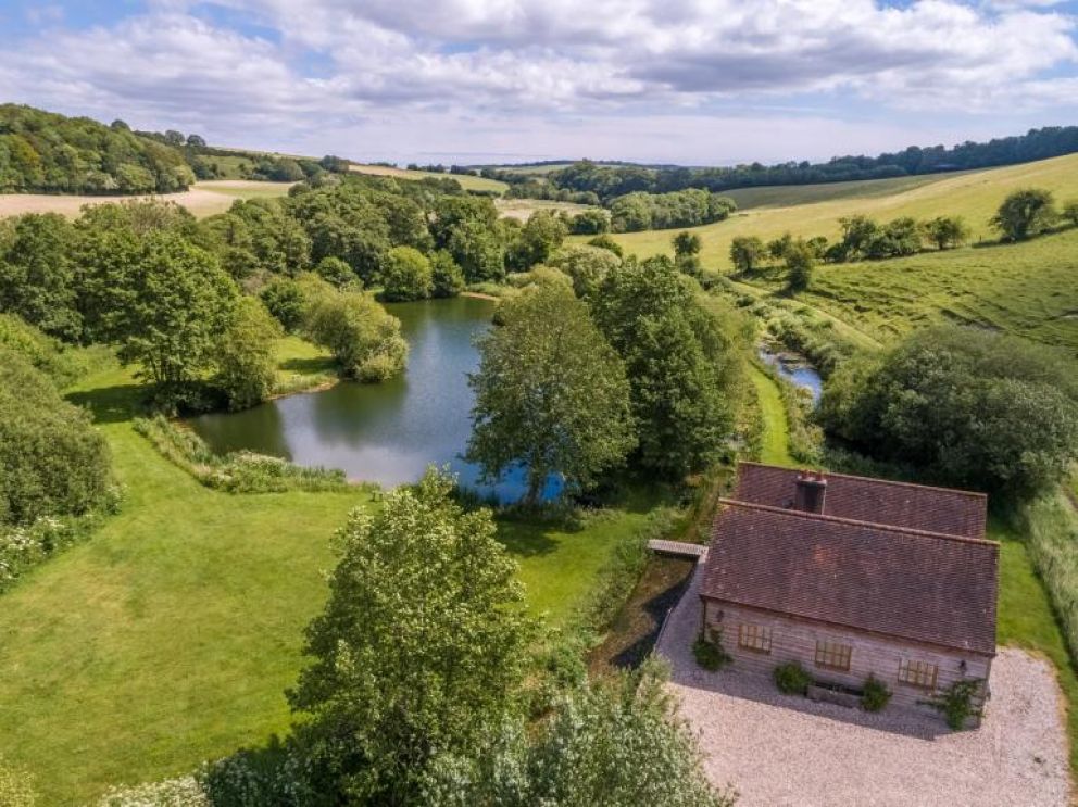 Lodge in Dorchester for rent in rural setting and fishing