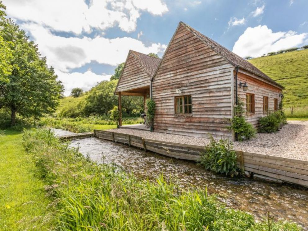 Secluded Fishing Lodge in Dorchester for rent in rural setting and fishing