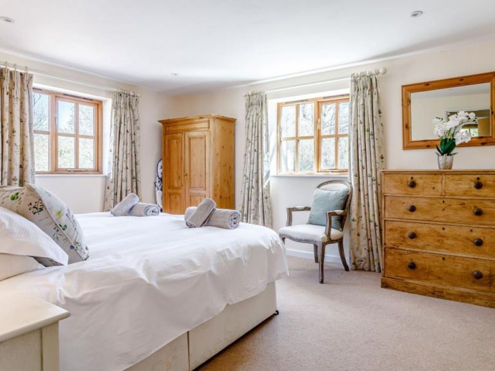 Lodge in Dorchester for rent in rural setting and fishing