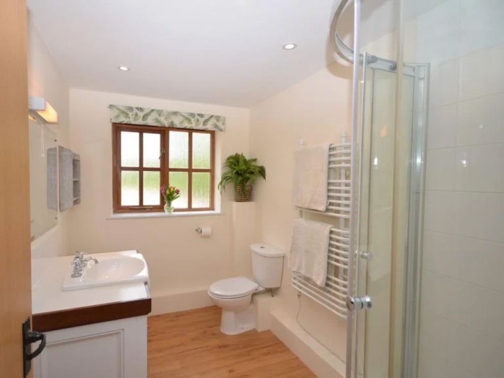 Lodge in Dorchester for rent in rural setting and fishing