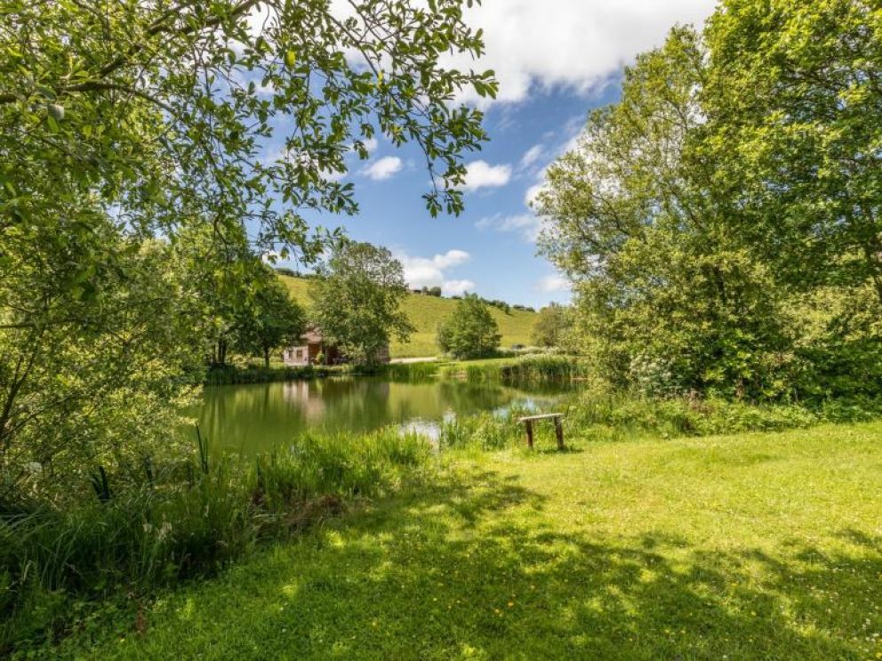 Lodge in Dorchester for rent in rural setting and fishing