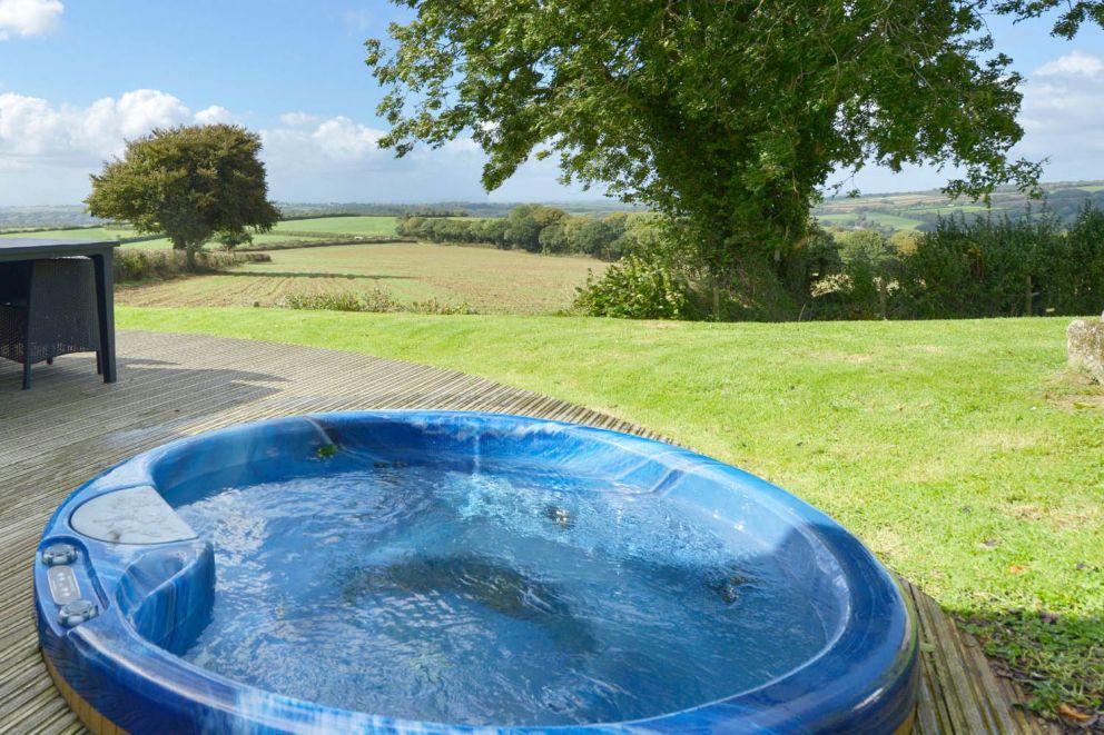 Southern Halt Cornwall lodges to rent with hot tubs