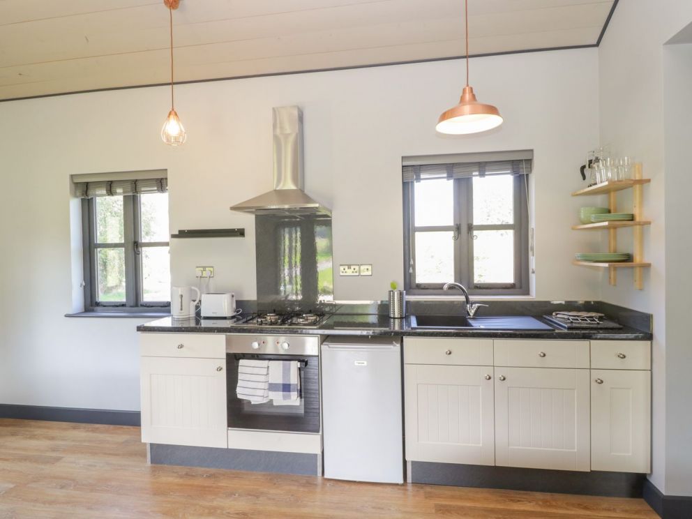 Stickleball Farm in West Pennard, Glastonbury - for rent in rural location with fishing lake