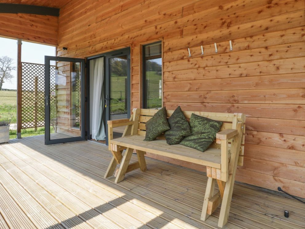 Stickleball Farm in West Pennard, Glastonbury - for rent in rural location with fishing lake