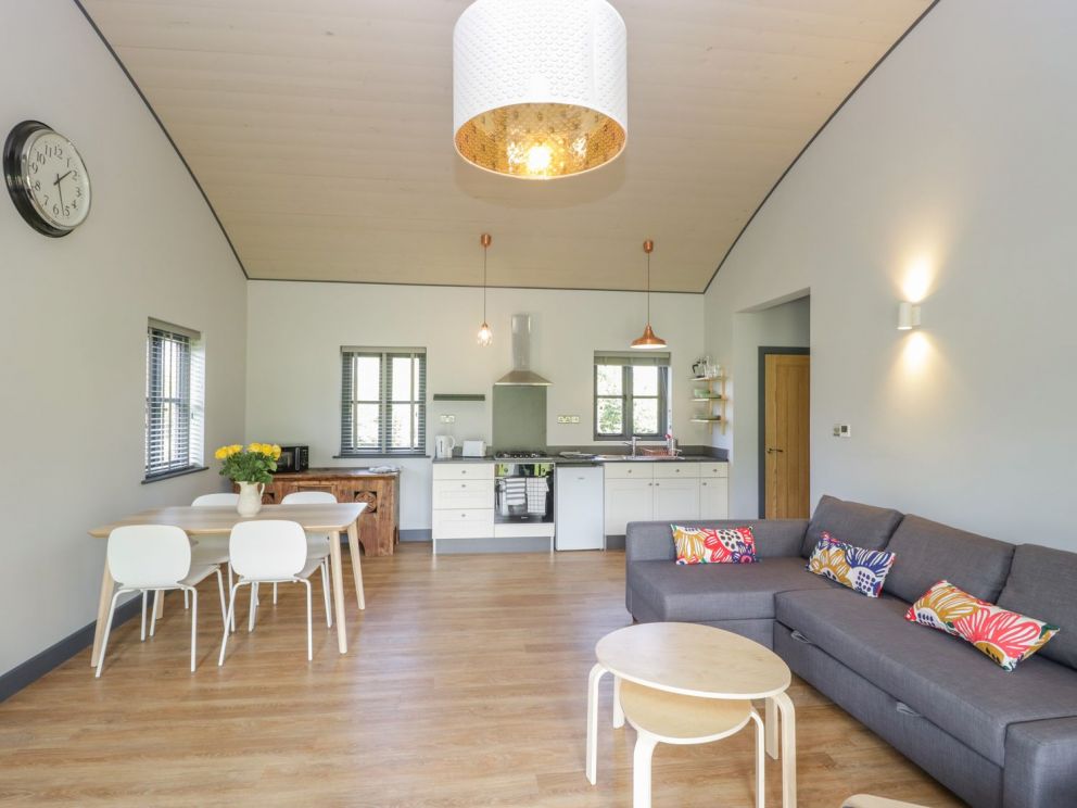 Stickleball Farm in West Pennard, Glastonbury - for rent in rural location with fishing lake