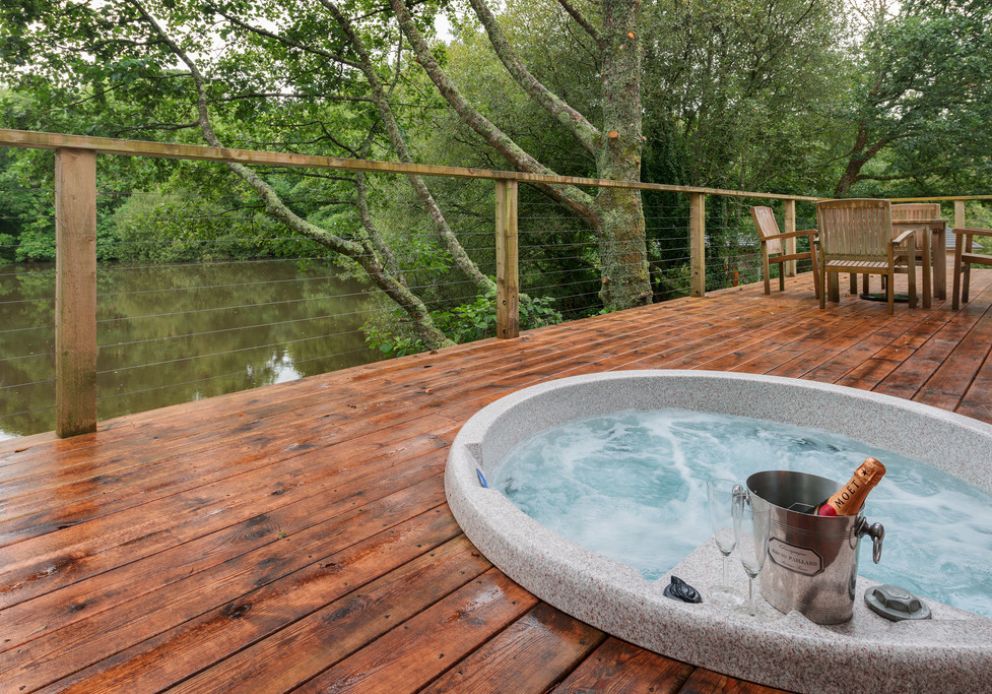 Stonerush Lakes Cornwall