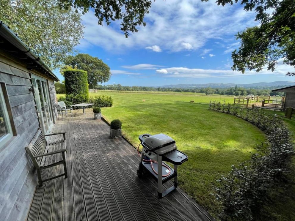 Stunning Cabin with incredible views near Goodwood, for rent with wood burner in Rogate, West Sussex