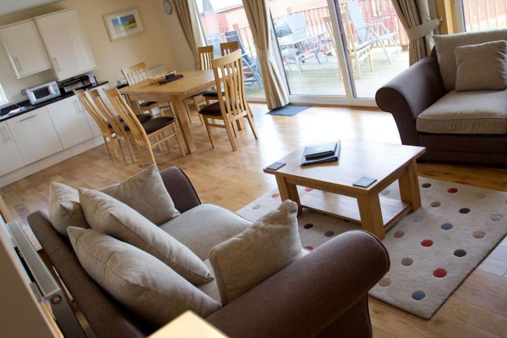 Swallow Lodge at Retallack, Cornwall - for rent with hot tub. On Retallack Resort & Spa with private beach area, aqua park, pool, spa and fitness centre