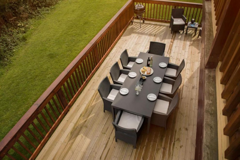 Swallow Lodge at Retallack, Cornwall - for rent with hot tub. On Retallack Resort & Spa with private beach area, aqua park, pool, spa and fitness centre