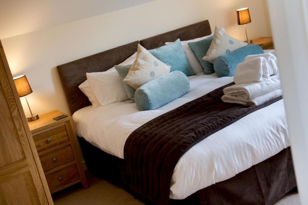 Swallow Lodge at Retallack, Cornwall - for rent with hot tub. On Retallack Resort & Spa with private beach area, aqua park, pool, spa and fitness centre