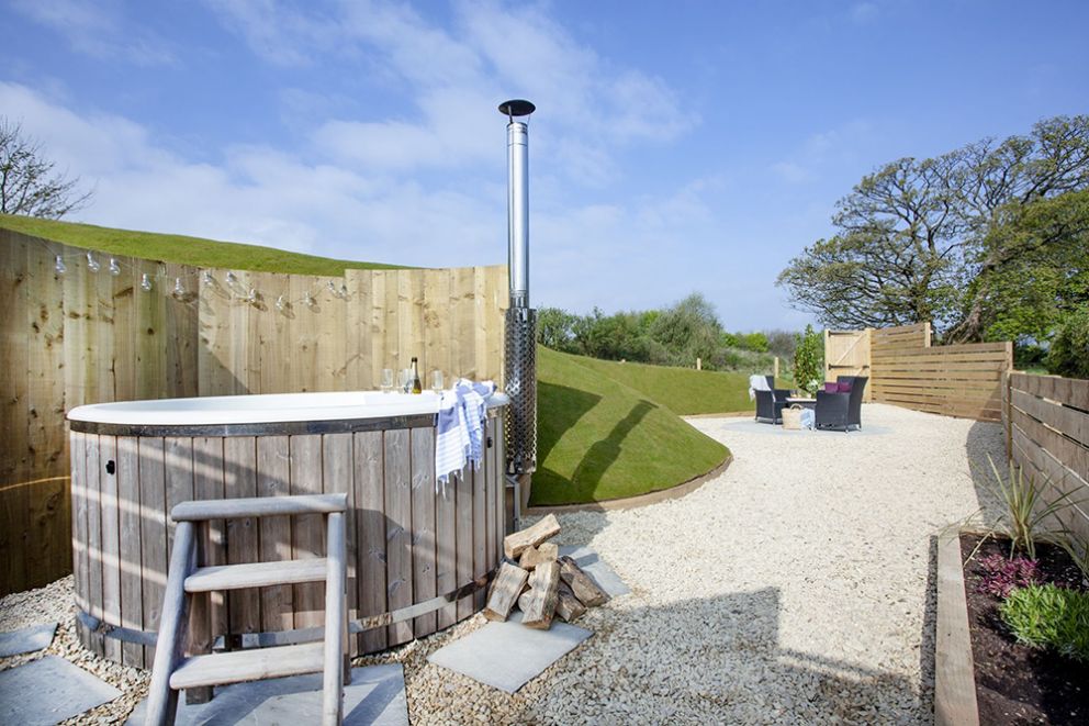 The Charm Inn Hobbit House, private hot tub