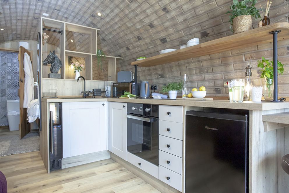 The Charm Inn Hobbit House, kitchen