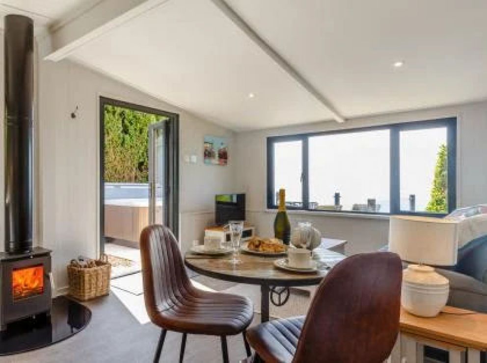 The Dell at Whitsand Bay - for rent with hot tub and wood burner
