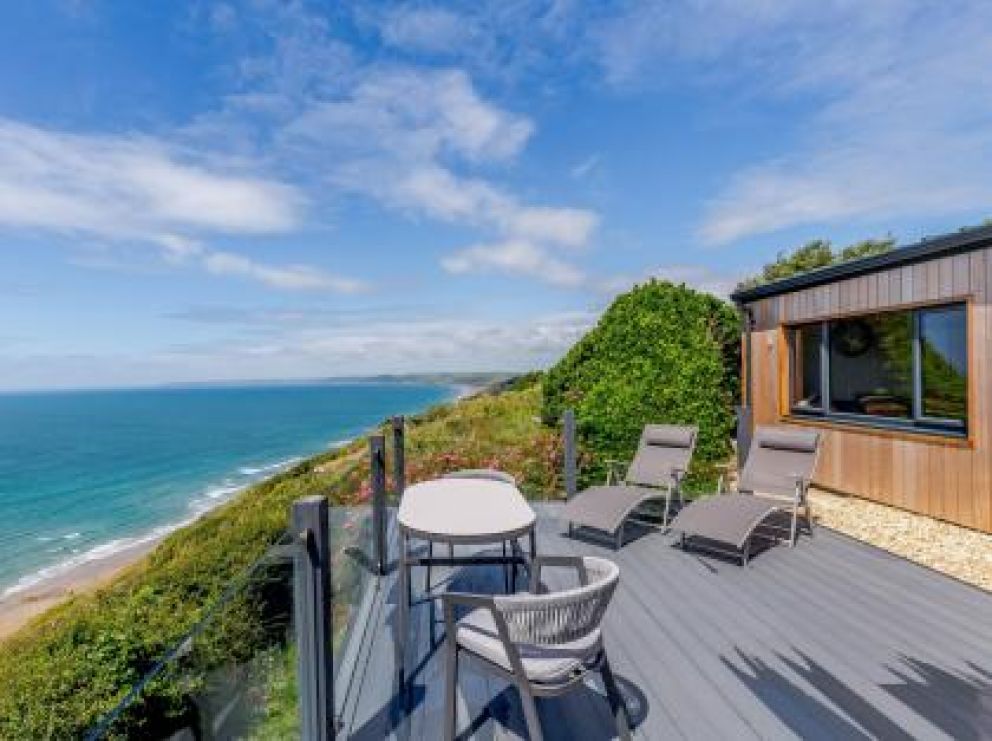 The Dell at Whitsand Bay - for rent with hot tub and wood burner
