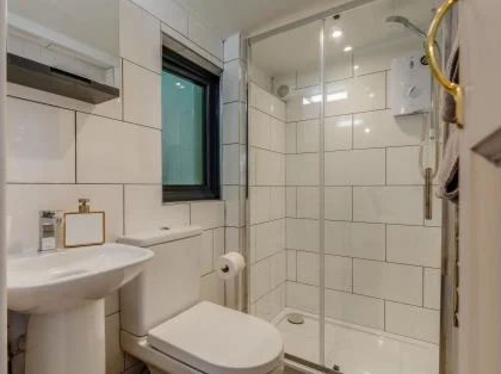 The Dell at Whitsand Bay - for rent with hot tub and wood burner