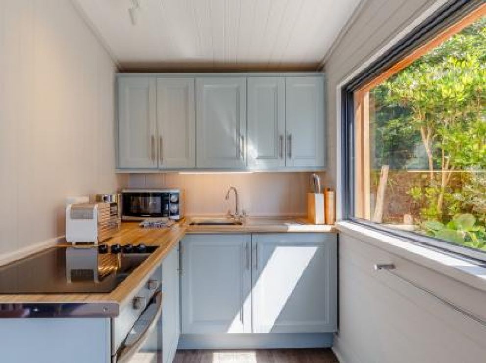 The Dell at Whitsand Bay - for rent with hot tub and wood burner