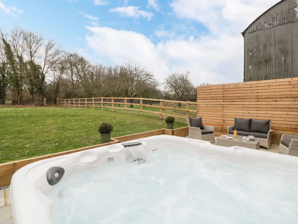 The Gully in Hummer, Sherborne, Dorset - for rent, pet friendly, with hot tub, wood burner and games room