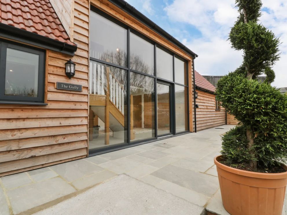 The Gully in Hummer, Sherborne, Dorset - for rent, pet friendly, with hot tub, wood burner and games room