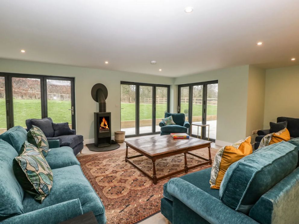 The Gully in Hummer, Sherborne, Dorset - for rent, pet friendly, with hot tub, wood burner and games room