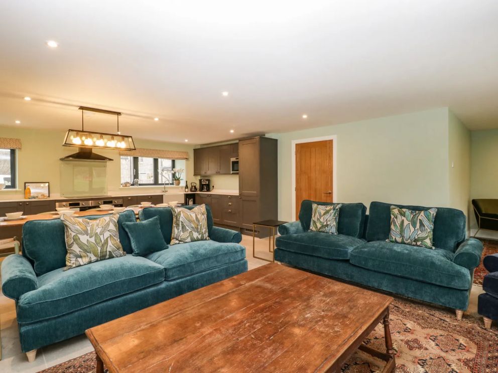 The Gully in Hummer, Sherborne, Dorset - for rent, pet friendly, with hot tub, wood burner and games room