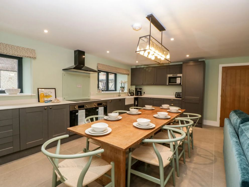 The Gully in Hummer, Sherborne, Dorset - for rent, pet friendly, with hot tub, wood burner and games room