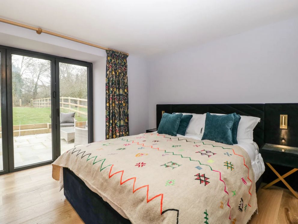 The Gully in Hummer, Sherborne, Dorset - for rent, pet friendly, with hot tub, wood burner and games room