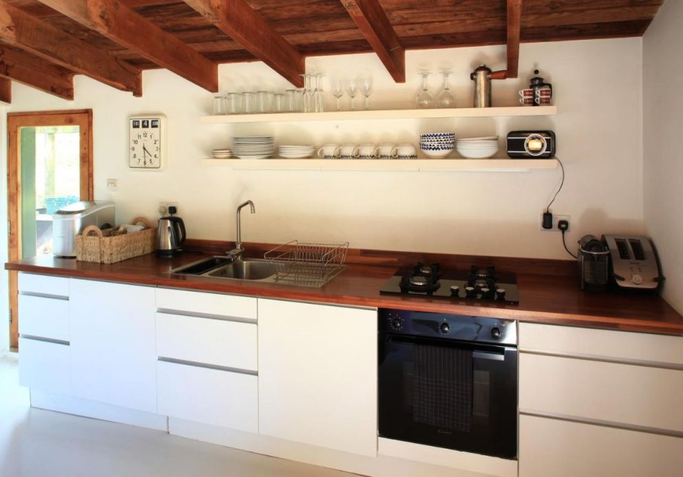 The Lakehouse Langford Barton, Ugborough, Devon - lakeside, pet friendly, lodge for rent with hot tub, swimming outdoors, pizza oven, bbq and wood burner