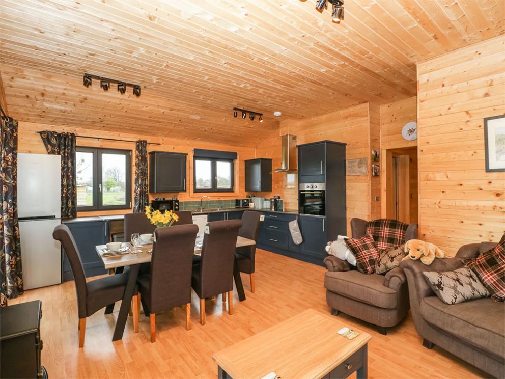 The Lodge at Crossroads Farm, Middlezoy, Somerset - pet friendly, holiday lodge for 6 guests, within an enclosed paddock