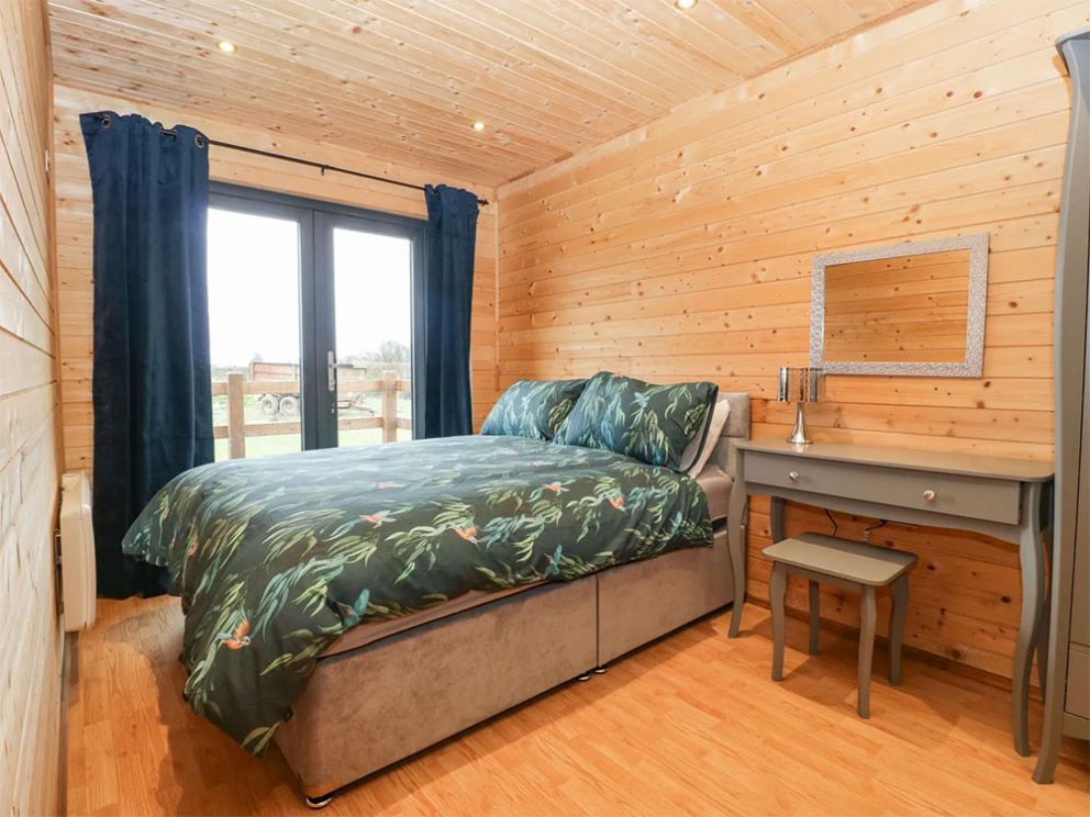 The Lodge at Crossroads Farm, Middlezoy, Somerset - pet friendly, holiday lodge for 6 guests, within an enclosed paddock