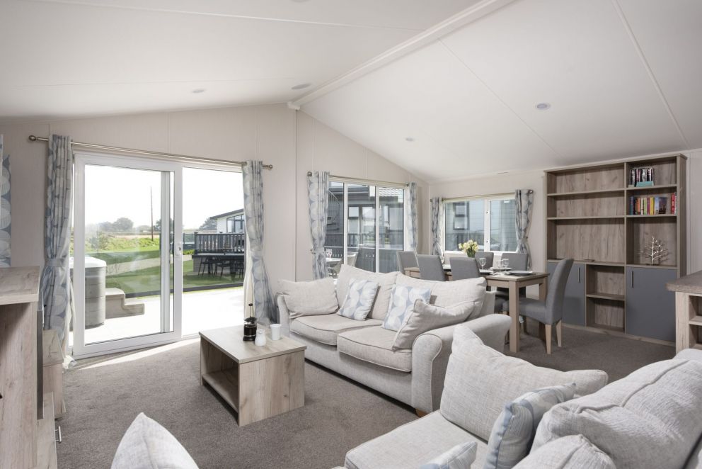 The Retreat, Newperran Heights hot tub lodge for hire by the sea. Dog friendly