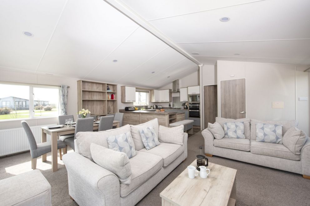 The Retreat, Newperran Heights hot tub lodge for hire by the sea. Dog friendly