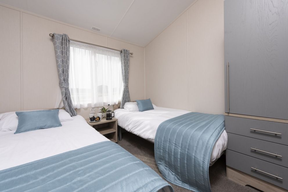 The Retreat, Newperran Heights hot tub lodge for hire by the sea. Dog friendly