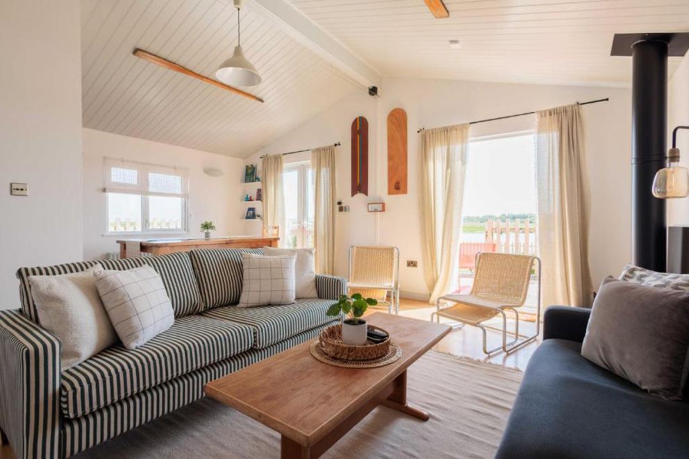 The Retreat - Waterfront & Log Burner