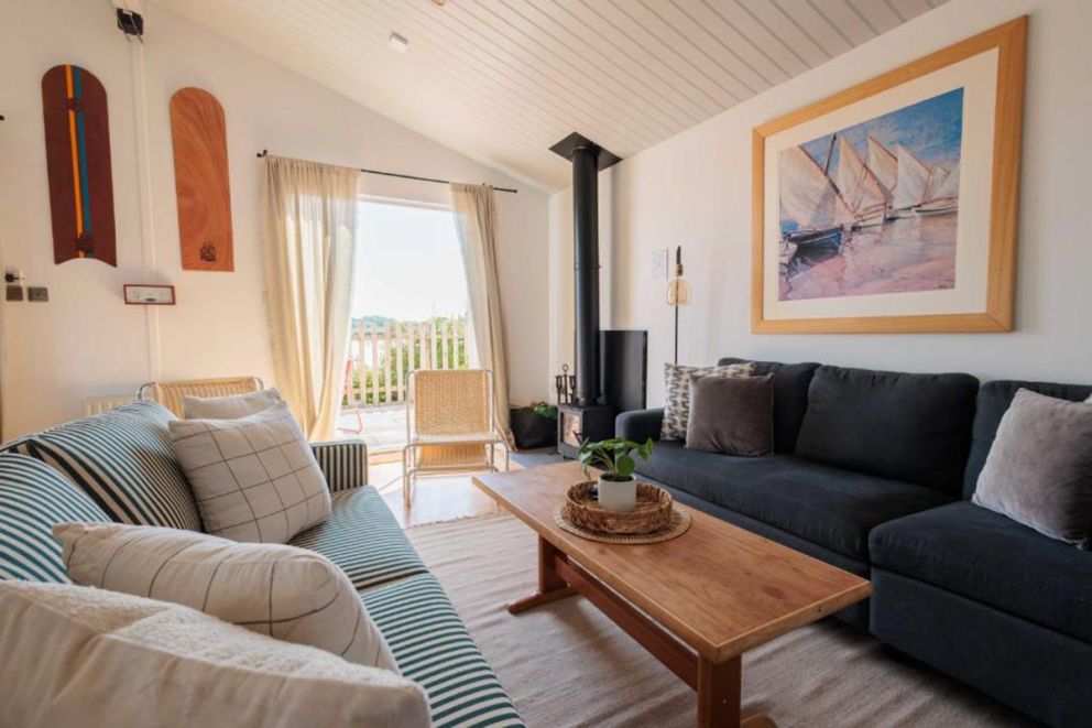 The Retreat - Waterfront & Log Burner