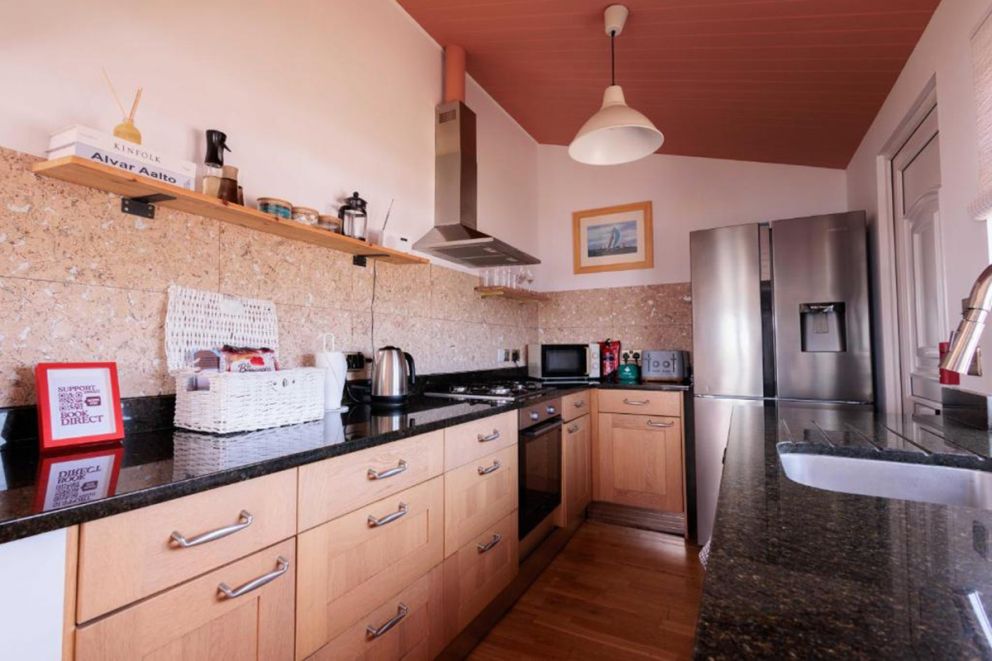 The Retreat - Waterfront & Log Burner