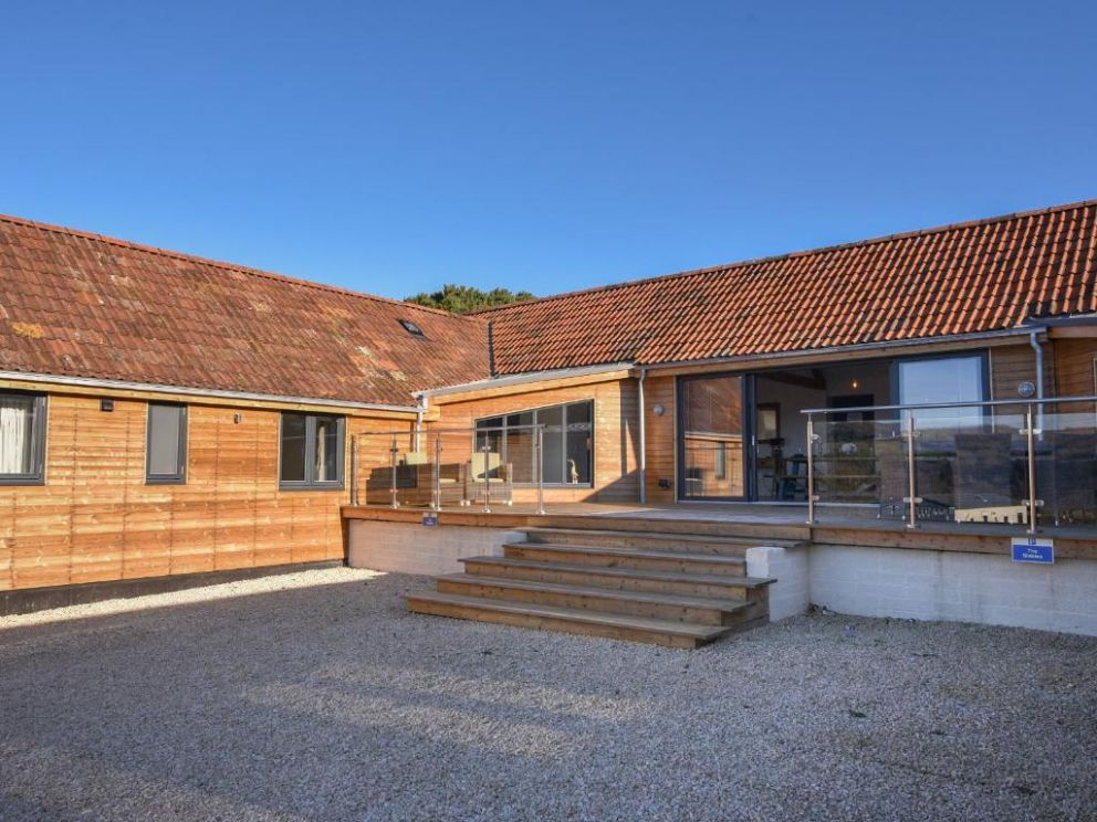 The Stables, Uplyme, Devon - Accommodates 8 guests, close to the beach
