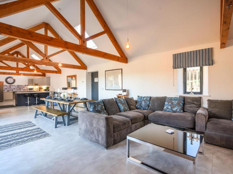 The Stables, Uplyme, Devon - Accommodates 8 guests, close to the beach