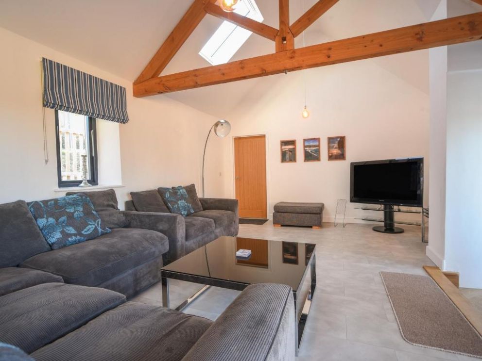 The Stables, Uplyme, Devon - Accommodates 8 guests, close to the beach