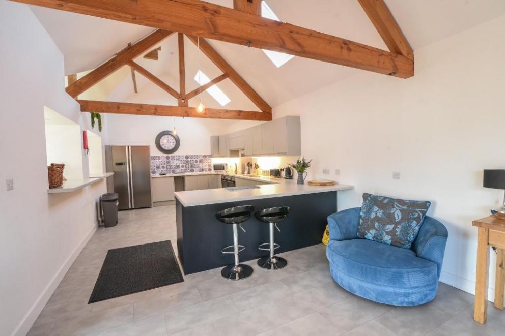 The Stables, Uplyme, Devon - Accommodates 8 guests, close to the beach