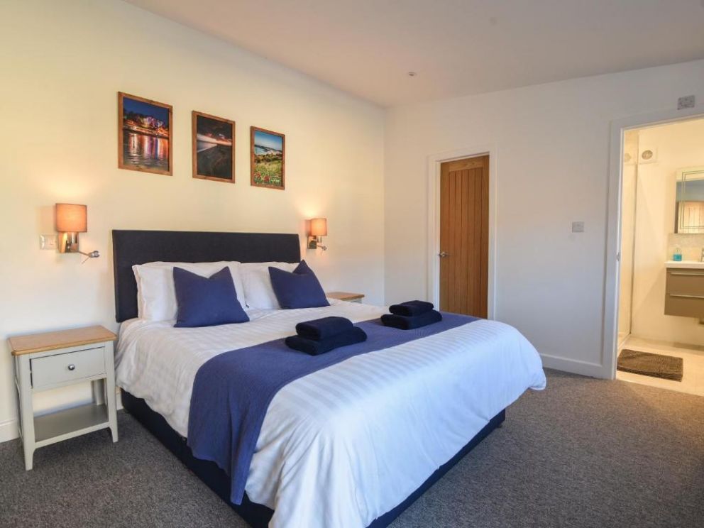 The Stables, Uplyme, Devon - Accommodates 8 guests, close to the beach