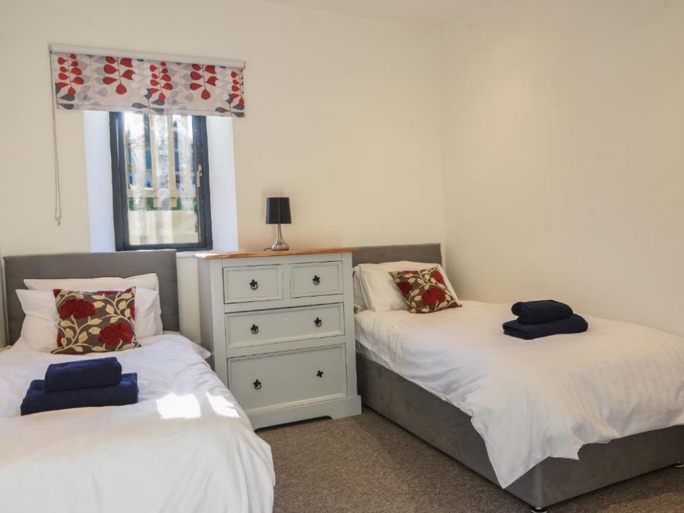 The Stables, Uplyme, Devon - Accommodates 8 guests, close to the beach