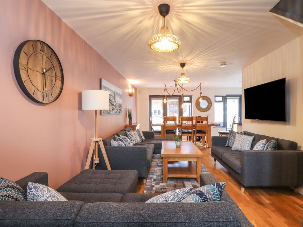 Tolcarne in Porthtowan - for rent with hot tub, close to the beach