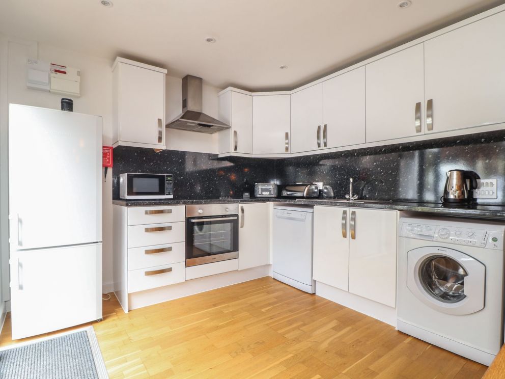 Tolcarne in Porthtowan - for rent with hot tub, close to the beach