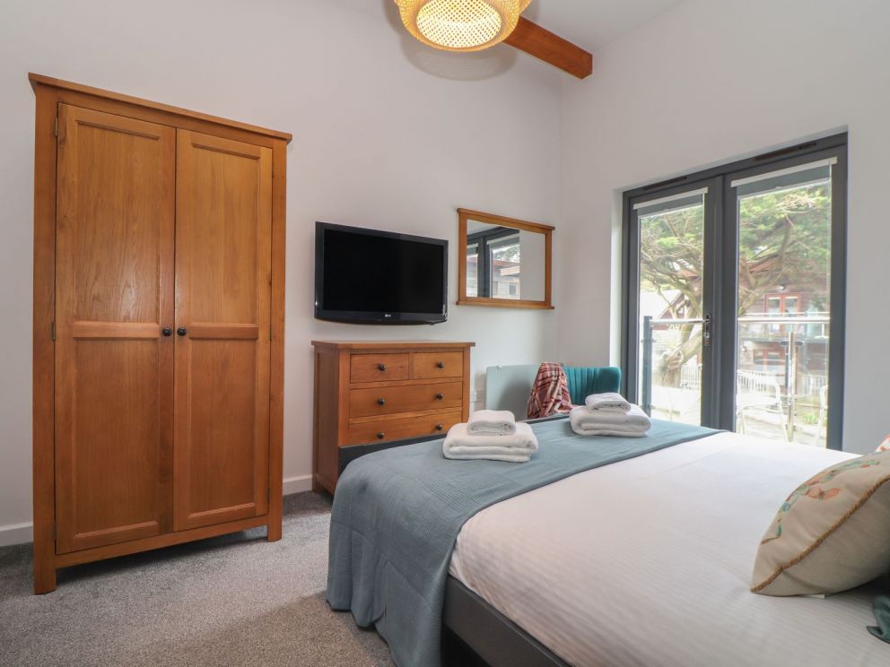 Tolcarne in Porthtowan - for rent with hot tub, close to the beach