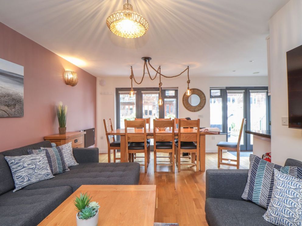 Tolcarne in Porthtowan - for rent with hot tub, close to the beach