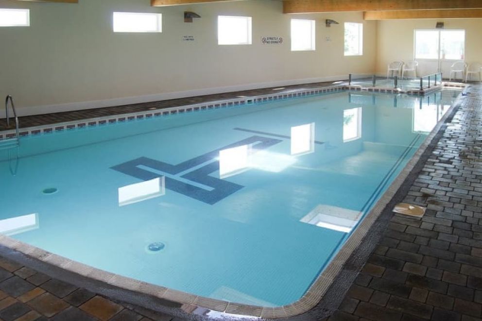 Tregoad Park lodges in Cornwall with indoor pool