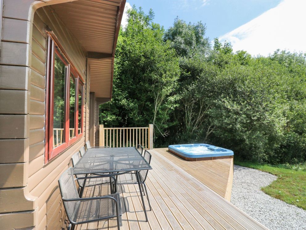 Trevaney Farm Cornwall lodge with hot tub
